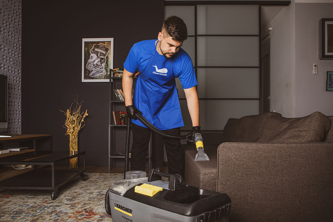 Хімчистка кутового дивана (4 чол) у Києві